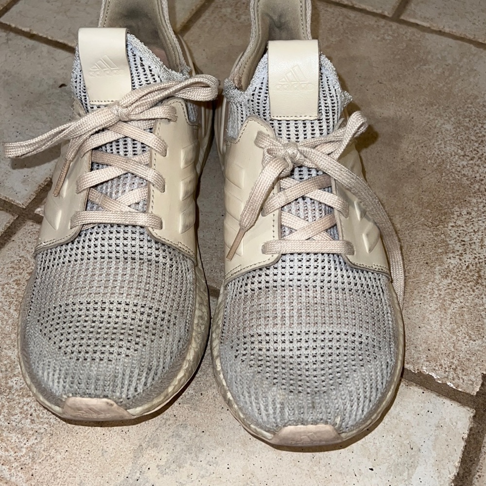 Womens 9.5 Adidas Ultraboost 20